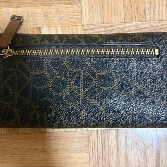 Calvin Klein Monogram Wallet - Picture 5 of 5